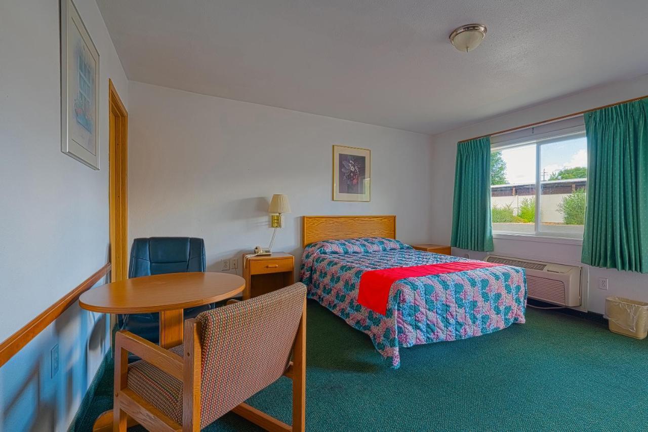 Oyo Riverside Inn John Day Or Экстерьер фото